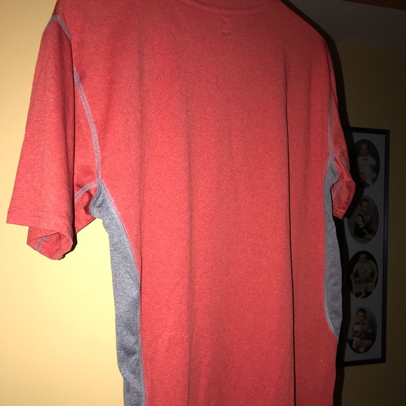 NHL brand Blackhawks Dri Fit - Picture 2 of 3